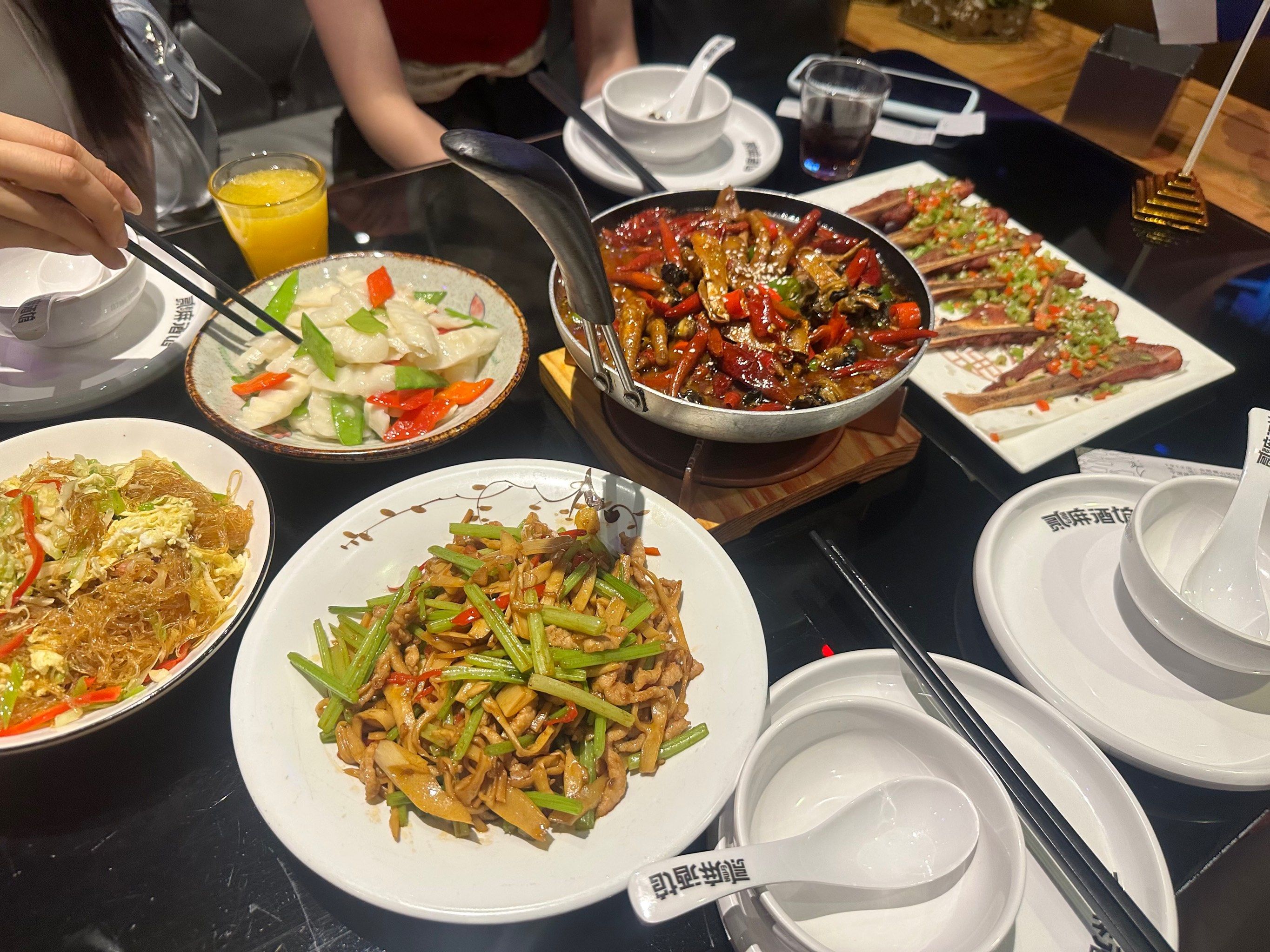 不辣不欢的川菜日常贰麻酒馆