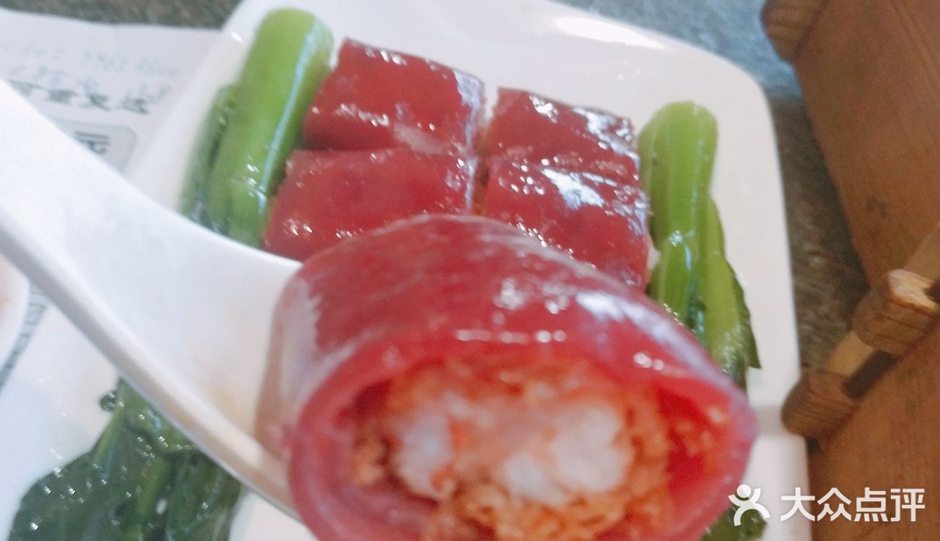 胡萝卜丝，竹笋丝等等还有肉