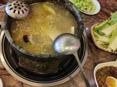 -鲁朗纳麦石锅鸡庄园