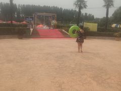 -黄河谷马拉湾海浪浴场