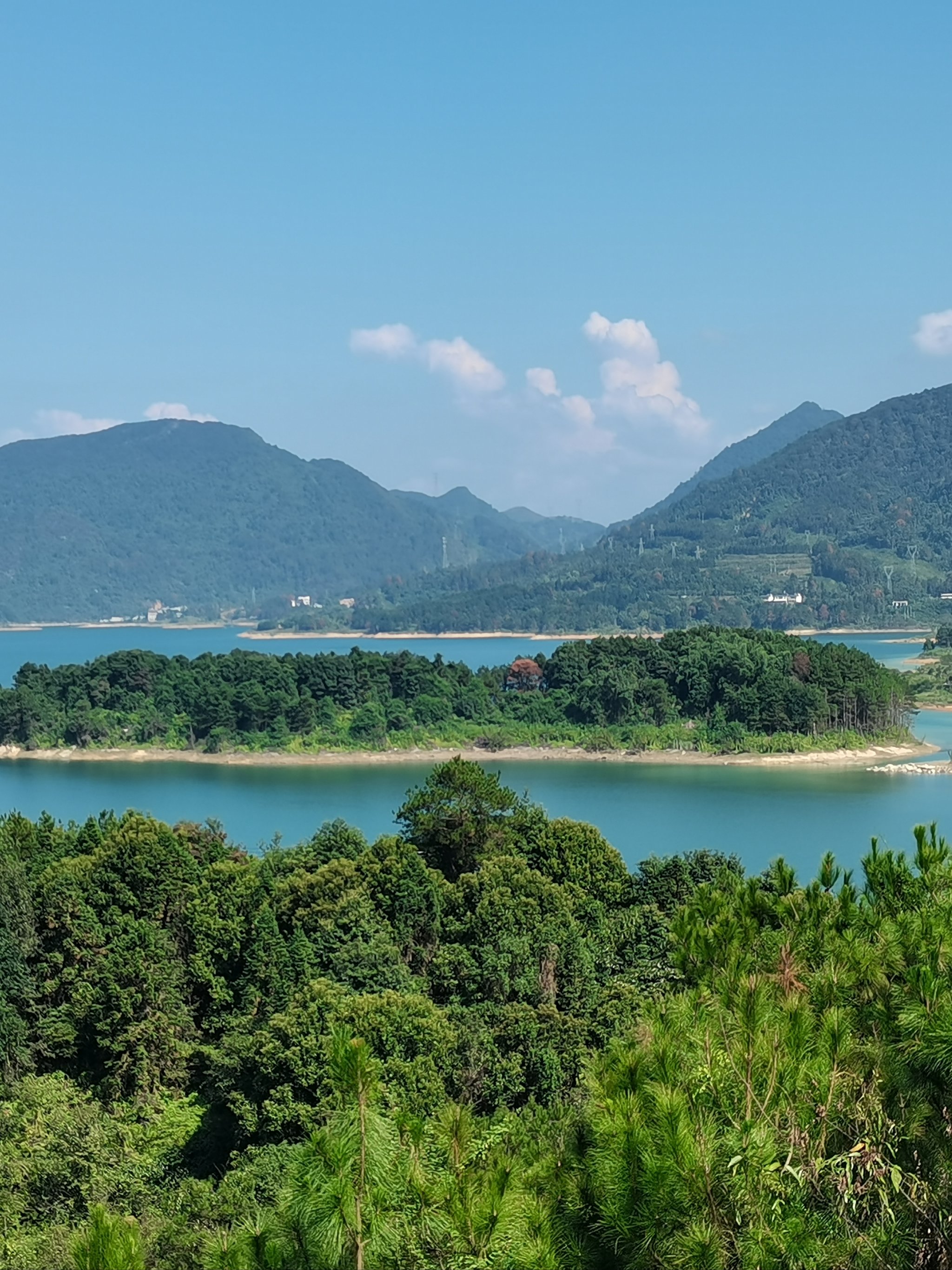 高州湖光山色图片