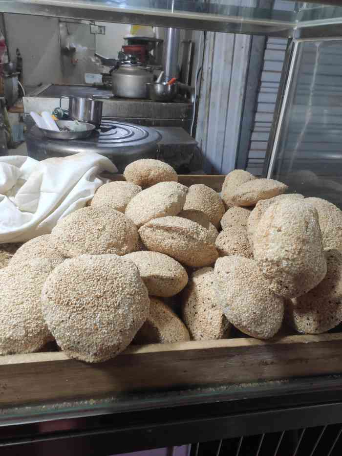 莱芜宫廷烧饼(民族大街店)-"莱芜宫廷烧饼,这家店在一个地理位置非常