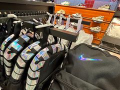 -百年港湾奥特莱斯(香炉礁店)