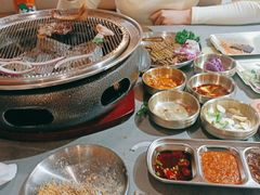 -围炉肉舍•炭烤活鳗•丹东海鲜烤肉(步行街店)