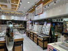 -美式眼镜·授权蔡司.依视路.尼康.豪雅.明月(人民广场店)