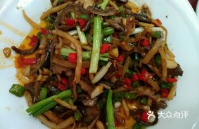 Braised Radish Stir-fried with Pig's Tripe