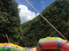 -安吉龙王山峡谷漂流