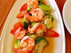 -Chom Cafe and Restaurant