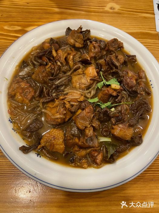 小油饼家常菜·百姓菜馆(漠河店)-小鸡炖蘑菇粉-菜-小鸡炖蘑菇粉图片-