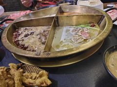 -沸炉重庆老火锅(军事博物馆店)