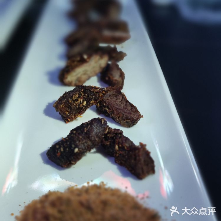 当高科技夜店风遇到了烧烤