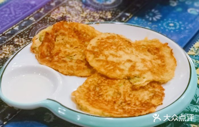 TUK土耳其餐厅·下午茶(卢湾店)西葫芦饼配酸奶图片