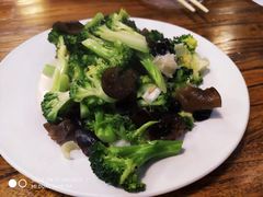 清炒西兰花-美味居(古城店)