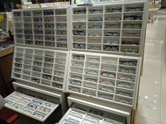 -美式眼镜·授权蔡司.依视路.尼康.豪雅.明月(人民广场店)
