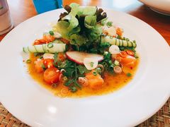 三文鱼沙拉-Chom Cafe and Restaurant