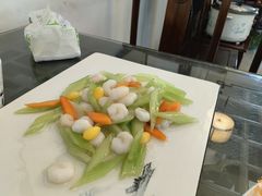虾仁西芹-九鼎香酒店