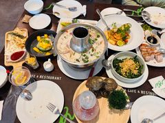 -Chom Cafe and Restaurant