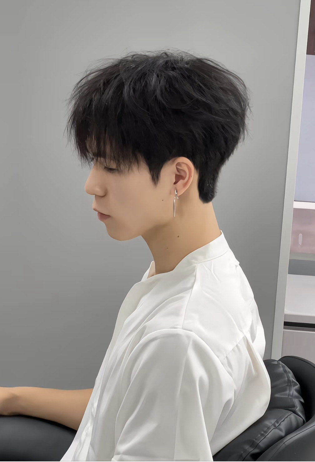 塌,一直想烫头发,平时也好打理
一下,然后去江腾广场一家理发店去烫