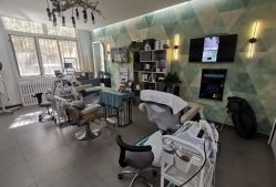 -黑奥秘脱发白发中心