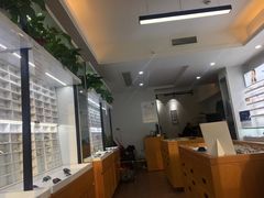-视野联行眼镜•蔡司•依视路(温江店)