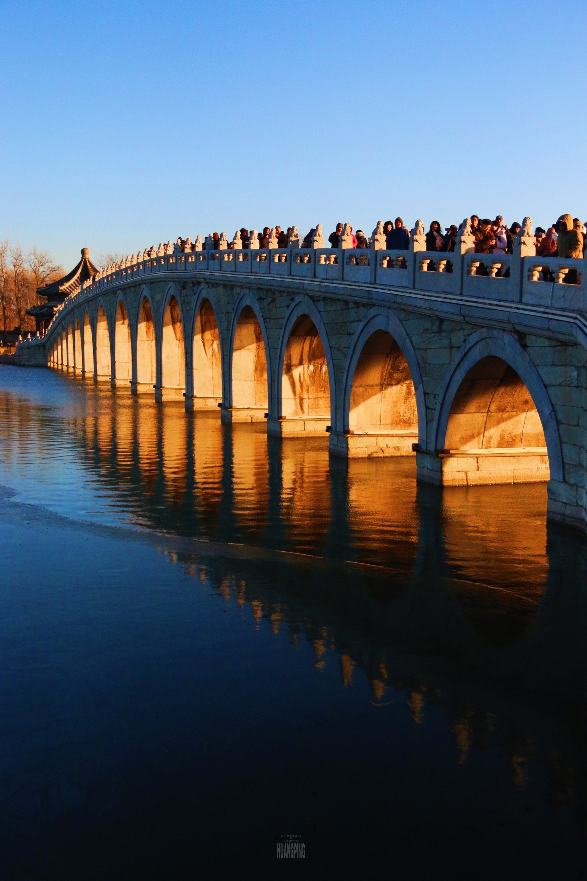 颐和园十七孔桥金光穿洞