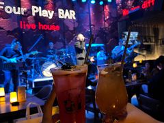 -FOUR PLAY BAR