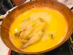 -鲜入围煮花胶鸡海鲜火锅