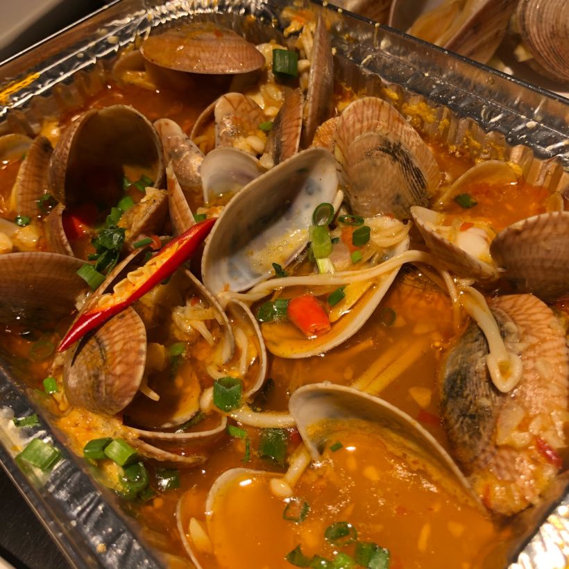 「锡纸花甲」带点四川火锅料的味道,花甲肉厚,味鲜,是菜市场较贵的