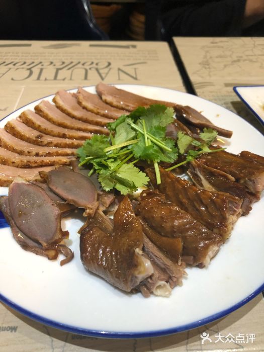 肉神潮汕卤鹅图片