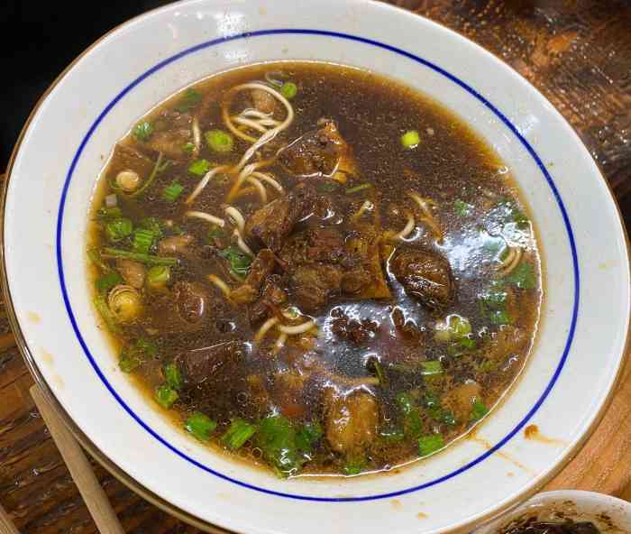 铁记带皮牛肉面-"晚上到大清河吃个面,铁记牛肉面开了有段时.