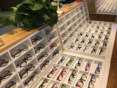 -MiRi眼镜连锁·蔡司·尼康控优点合作店(莘庄店)