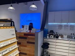 -LOOK眼镜·蔡司依视路配镜(宝山万达店)