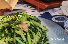 Fried Tofu Skin with Chicken Greens
