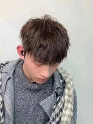 -一家只做男发烫染的店