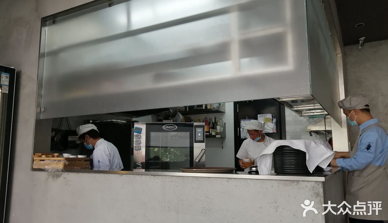 好吃的石窑面包 环境很好的餐厅店