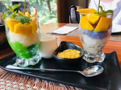 -Chom Cafe and Restaurant