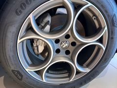 -上海保利玛莎拉蒂和阿尔法罗密欧(华翔路店)