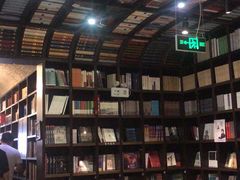 -钟书阁(松江泰晤士小镇店)