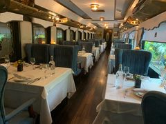 靠窗位-火车头法国西餐厅