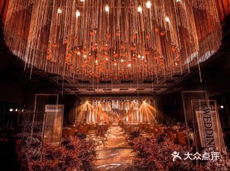 你是落日后弥漫的橘色 和天边透亮的星 从此