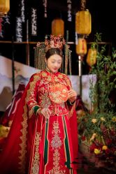 -拉瑞娜LaReine婚纱礼服高级定制