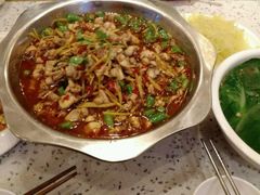 -兔行天下-鸿鹤鲜锅兔(中海国际店)