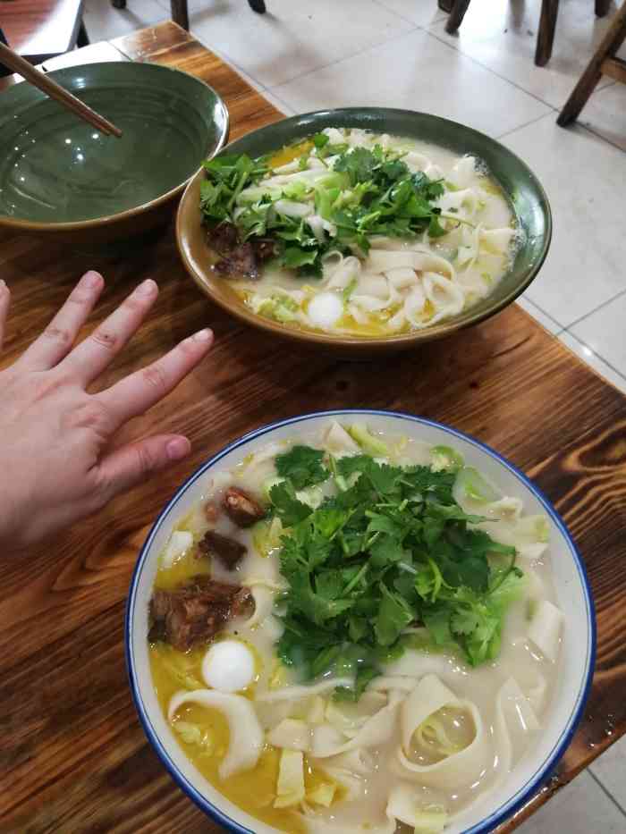 烩面实惠,量大,便宜,好吃,女儿很喜欢吃.