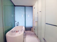 -上海滴水湖皇冠假日酒店