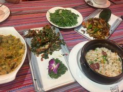 -香巴拉云南餐厅(华莱坞店)