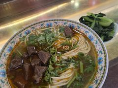 红烧牛肉面-金杨拉面王小吃面馆·牛三宝面·红烧牛肉粉
