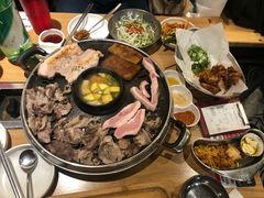 -江南猪肉商会无限续吃(弘大店)