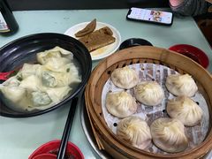蟹黄汤包-食惠里小笼包面馆(越秀店)