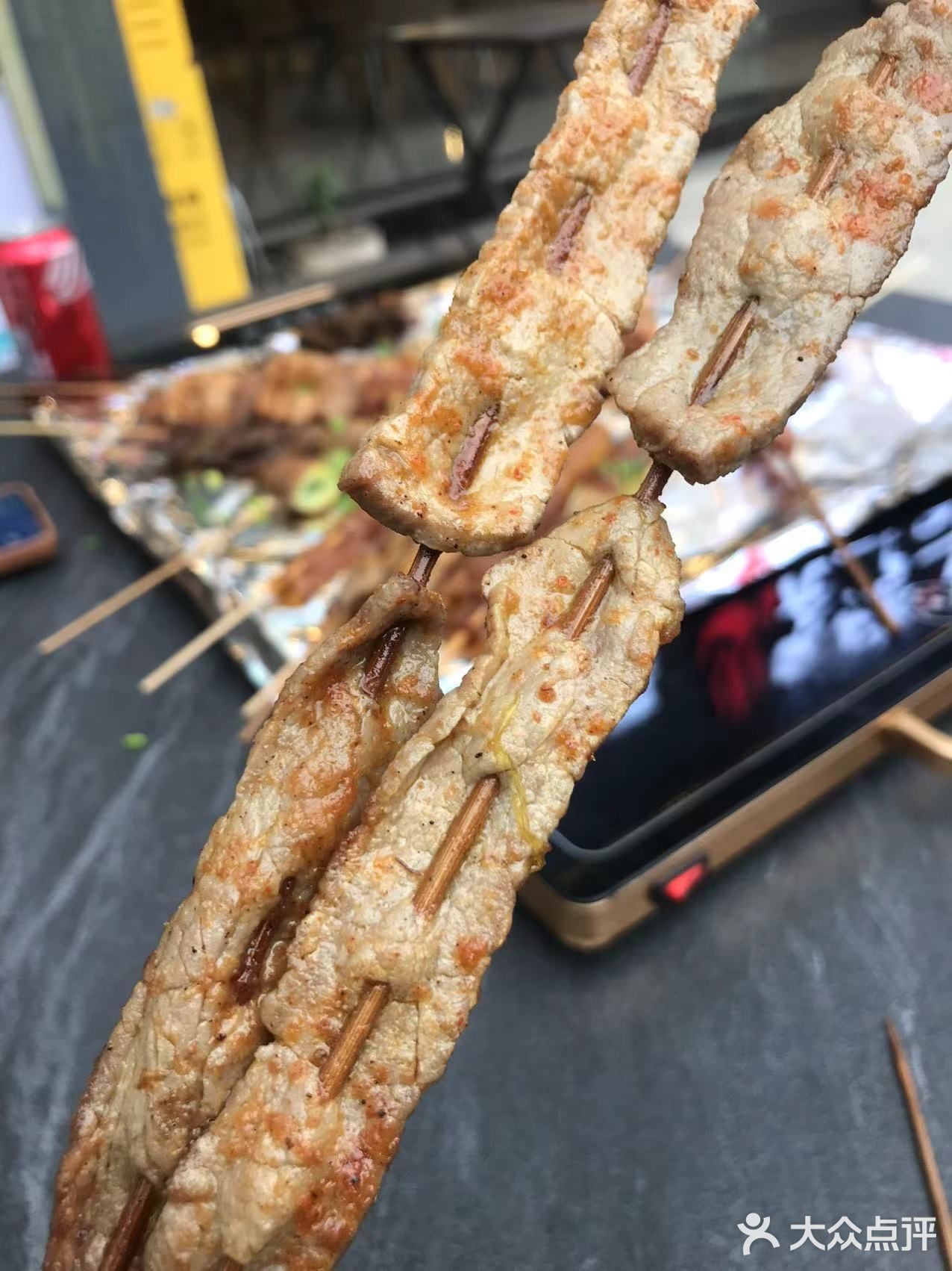 在草金路的中诚悦府新开了一家青春烧烤，从装修风格到味道不摆了