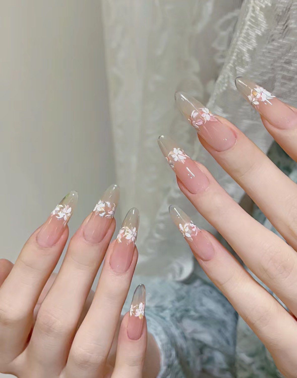清新淡雅花朵长款美甲